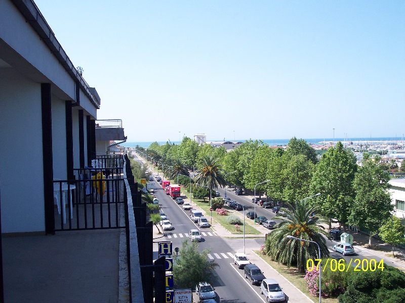 s-100_1322.jpg